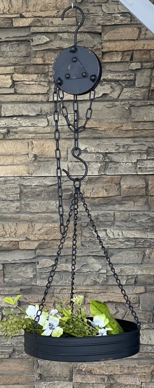 Black Distressed Ribbed Tray Hanger With Pulley